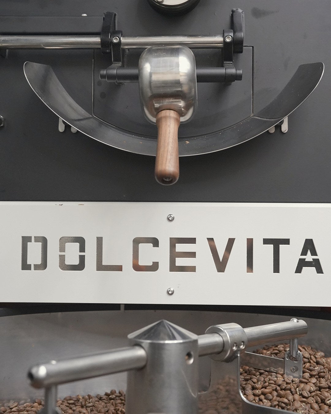 DolceVita coffee roaster with fresh beans